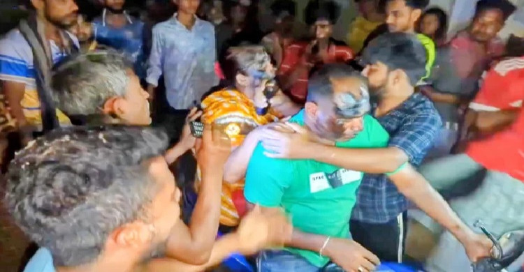    শ্যালিকাকে বিয়ে নিয়ে বিতর্ক, এক স্ত্রীকে তালাক দেওয়ার ঘোষণা
