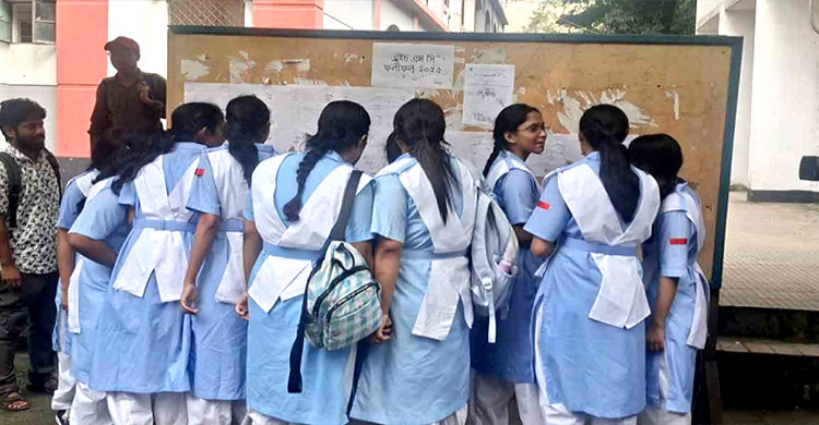  দেশজুড়ে এইচএসসি পরীক্ষায় এগিয়ে ঢাকা বোর্ডের শিক্ষার্থীরা