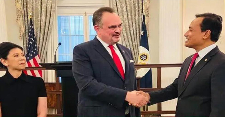 ওয়াশিংটনে শপথ নিলেন বাংলাদেশের নতুন মার্কিন রাষ্ট্রদূত