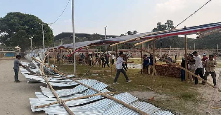  সচিবালয় স্থানান্তরের প্রতিবাদে মেলার স্থাপনা ভাঙচুর শেকৃবি শিক্ষার্থীদের