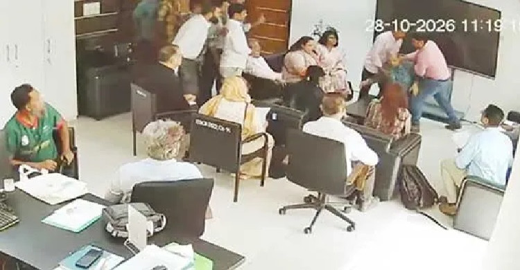  আইইডিসিআরের পরিচালকের কক্ষে ঢুকে মারধর, ড্যাবের বিরুদ্ধে অভিযোগ