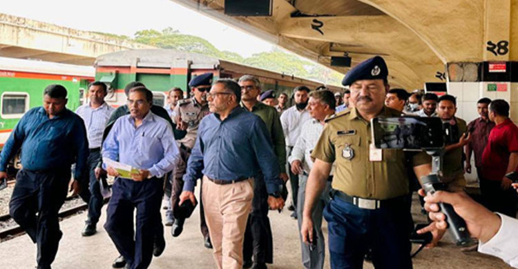 ট্রেনের ছাদে ভ্রমণ ঠেকাতে রেল সচিবের বিশেষ নির্দেশ