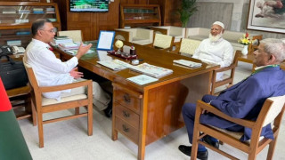 সৌজন্য সাক্ষাতে মিলিত প্রধানমন্ত্রী ও বিরোধীদলীয় নেতা