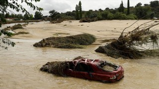 স্পেনে প্রবল বৃষ্টির কারণে সৃষ্ঠ বন্যায় বেশ কিছু লাশ উদ্ধার