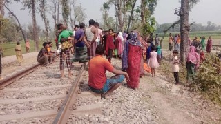 নীলফামারীতে ট্রেনের ইঞ্জিনের ধাক্কায় প্রাণ গেল দুইজনের