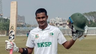 ৩০০ রানে রিফাতের রেকর্ড