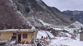 চীনে ভূমিধসে নিহত ২, চাপা পড়েছেন অর্ধশতাধিক