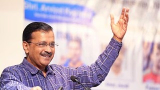 মোদিকে নিয়ে নারীদের উদ্দেশ্যে যা বললেন কেজরিওয়াল