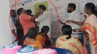 ভারতে ভোটকেন্দ্রে এমপিকে থাপ্পড়!