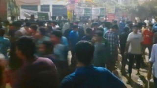 পঁচা ইফতার বিক্রি, শিক্ষার্থীদের সঙ্গে এলাকাবাসীর সংঘর্ষ