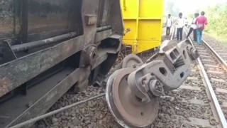 দিনাজপুরে মালবাহী ট্রেনের বগি লাইনচ্যুত