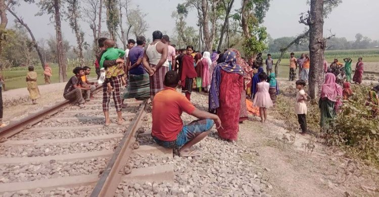 নীলফামারীতে ট্রেনের ইঞ্জিনের ধাক্কায় প্রাণ গেল দুইজনের নীলফামারীতে ট্রেনের ইঞ্জিনের ধাক্কায় প্রাণ গেল দুইজনের