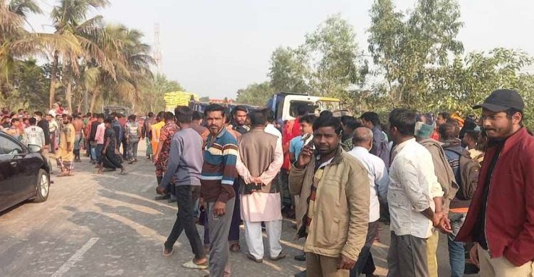 ‘ট্রাক-ইজিবাইক সংঘর্ষে নিহত ৪’ ‘ট্রাক-ইজিবাইক সংঘর্ষে নিহত ৪’
